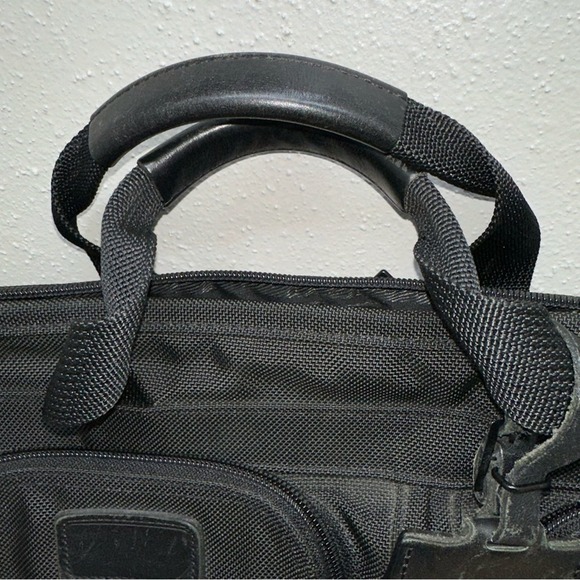 Tumi Alpha 26141D4 Black Expandable Laptop Briefcase Bag EUC - Picture 7 of 16